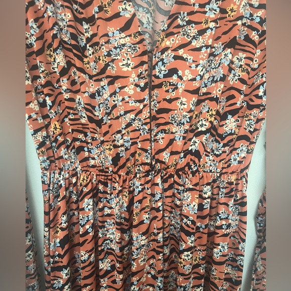 ASOS long sleeve maxi dress, tiger and floral print, size 4 - Picture 6 of 6